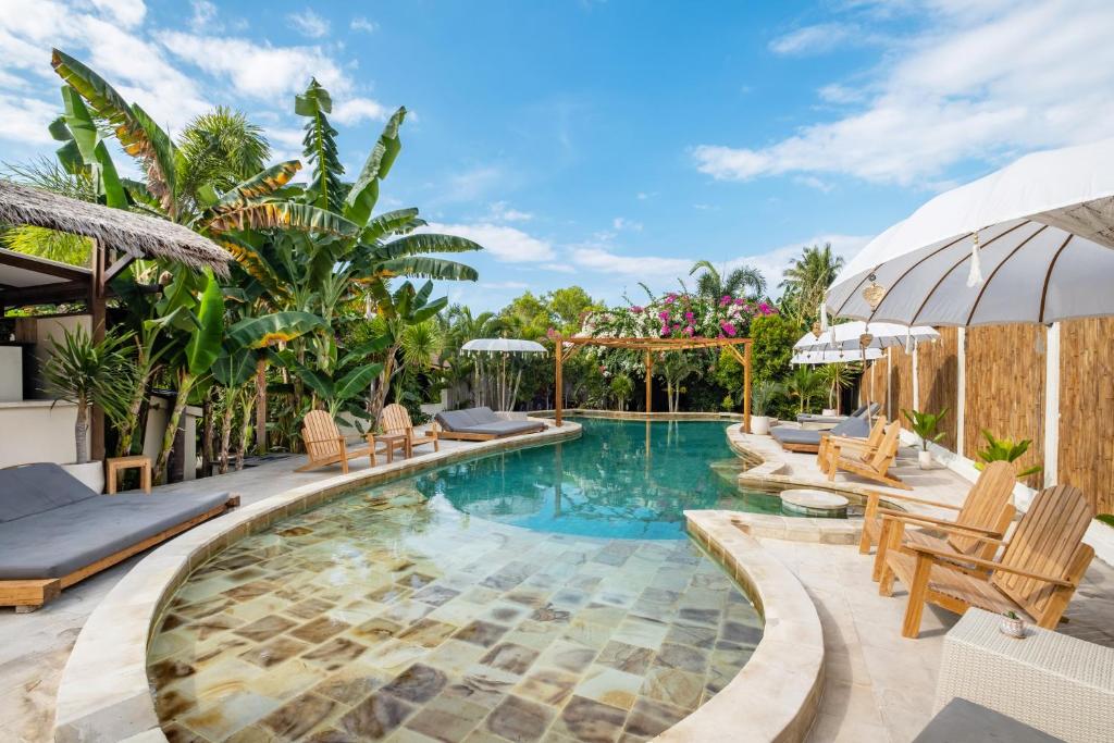 Gili Teak Beach Front Resort