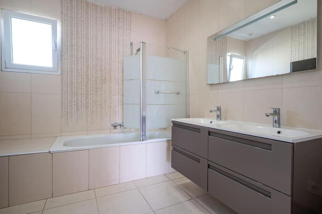 Villa moderne avec Piscine, proche mer - 3