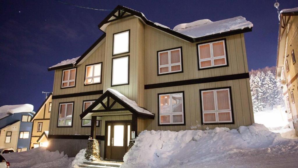 Niseko Alpine Apartments photo