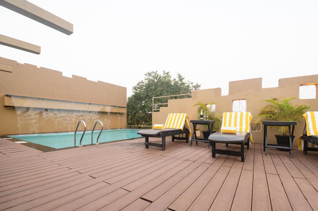 スイミングプール