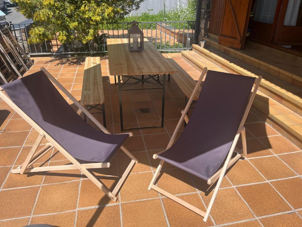 Gran terraza, mucho sol, montaña, bici y golf - 2