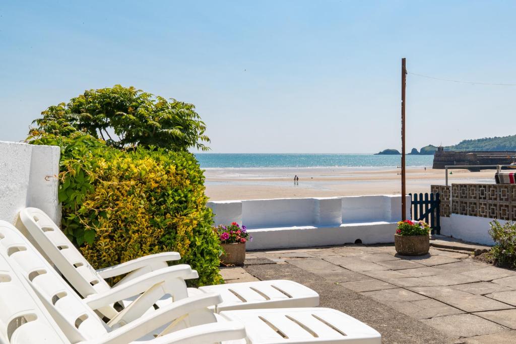 Strand Cottage - Direct Beach Access, Saundersfoot