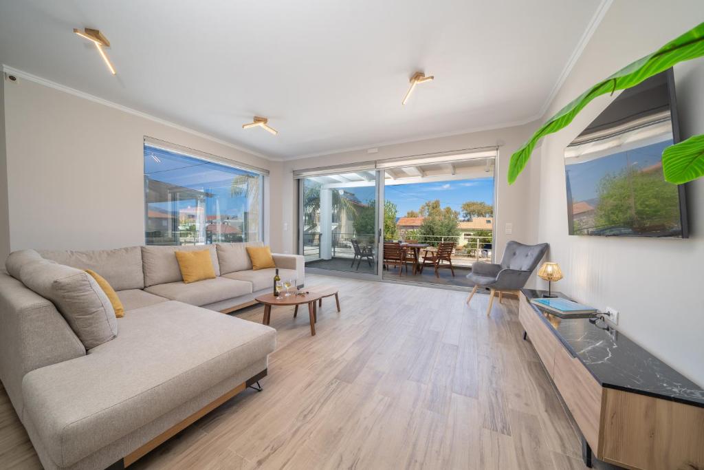 Maria Seaside Apartment, Sami