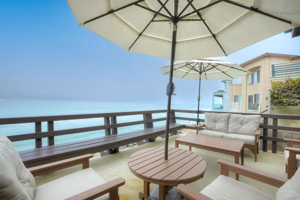 Oceanfront 4BR, Private Beach & Patio, Remodeled Kitchen, Oceanside