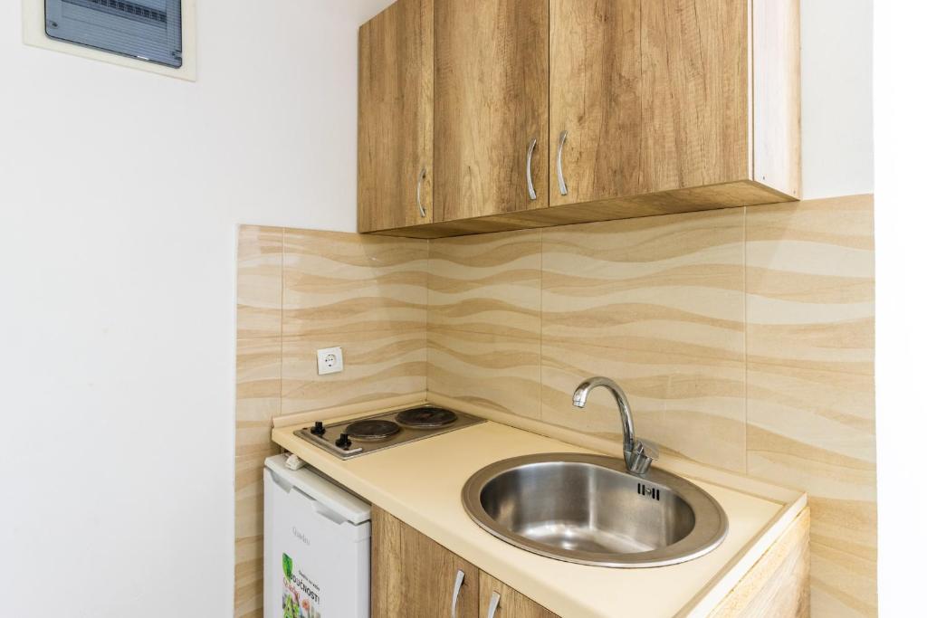 Golden House Apartments - 5