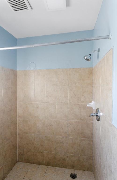 Deluxe Inn photo