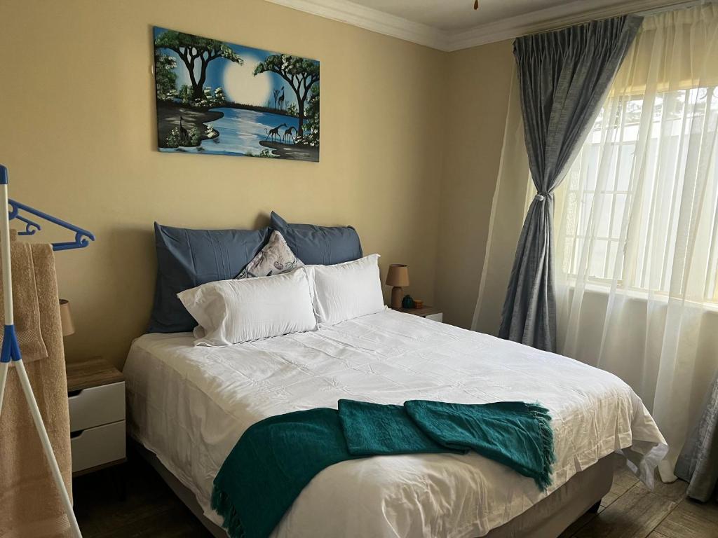 Phindulo Bed and Breakfast - No Loadshedding, Smart TVs & unlimited free fibre wifi, Krugersdorp