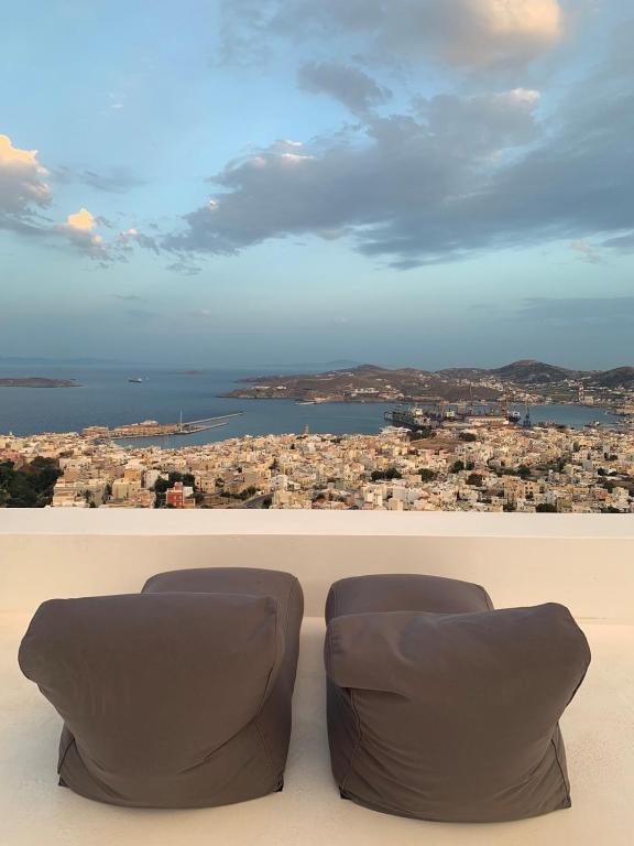 ArtdecoSyros Superior, Ano Syros