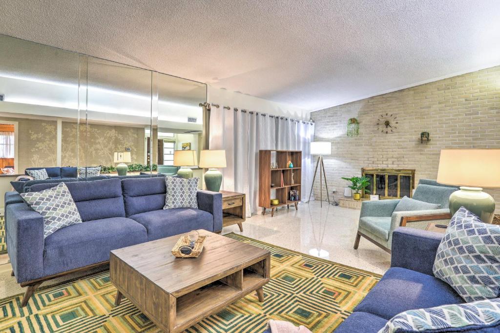 Retro St Pete Home with Private Heated Pool, St Petersburg