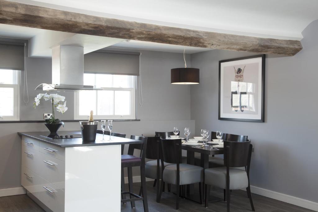 Kitchen, Epic Apart Hotel - Duke Street in Liverpool