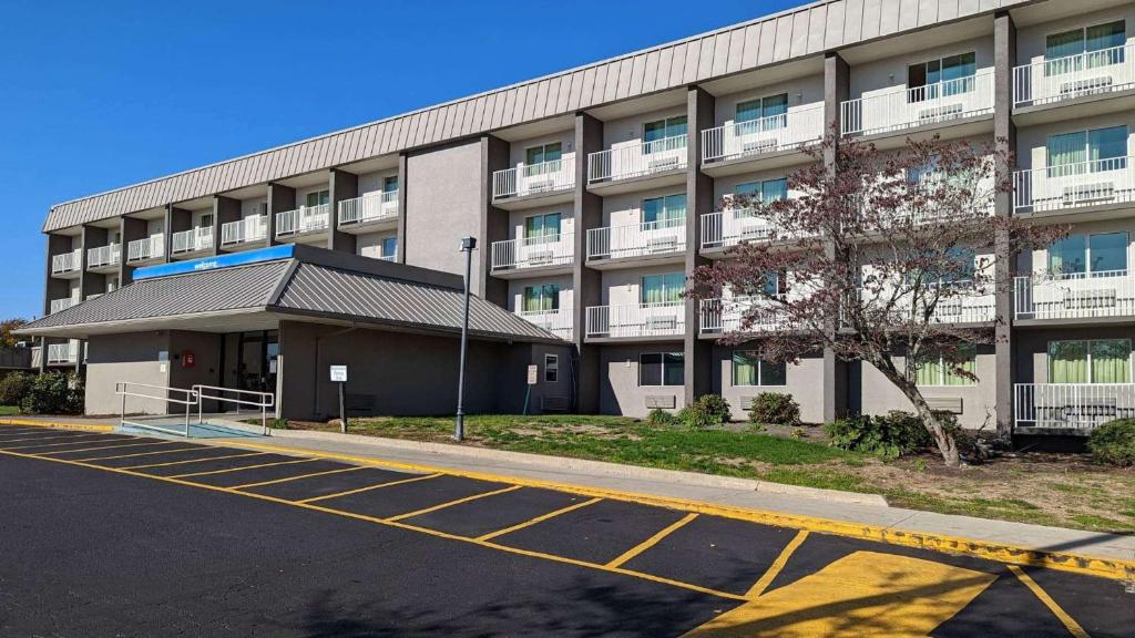 Motel 6-Danvers, MA - Boston North photo