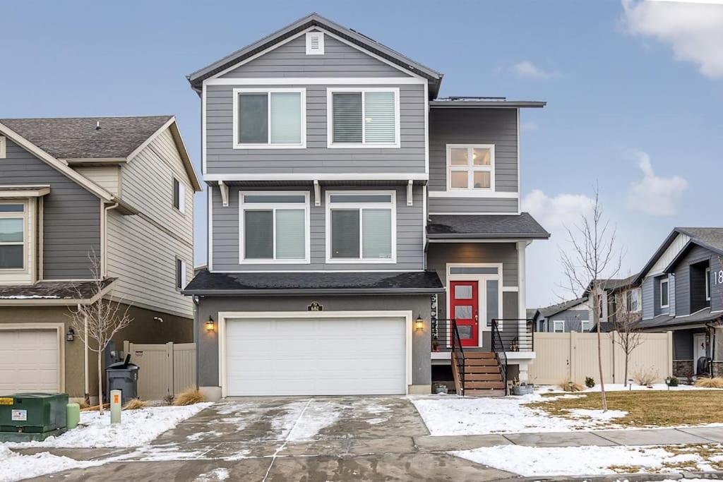 Beautiful 3 Bedroom Private home with easy access