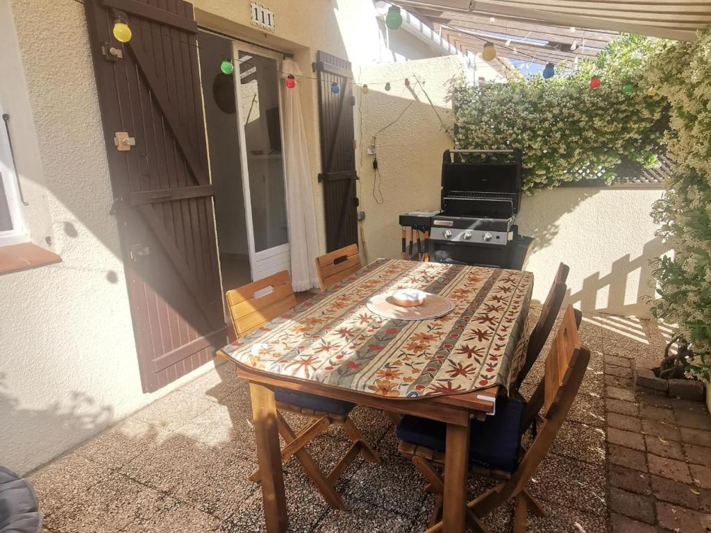 Pavillon lumineux avec terrasse à 500m de la plage, parking sécurisé, 6 couchages - FR-1-732-52 - 1