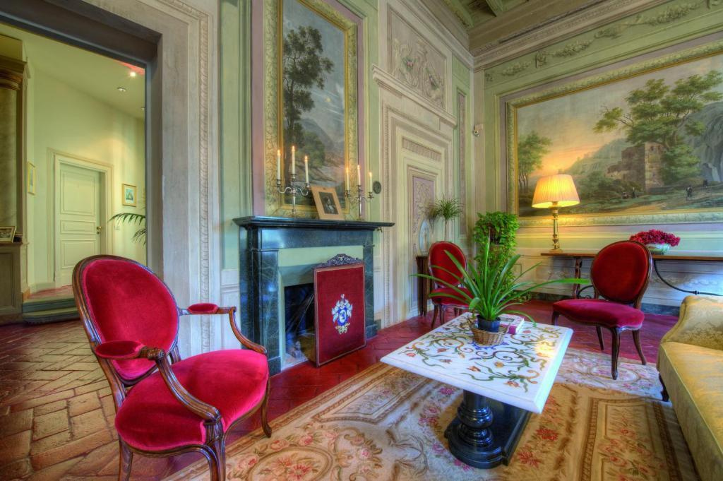 Shared lounge/TV area