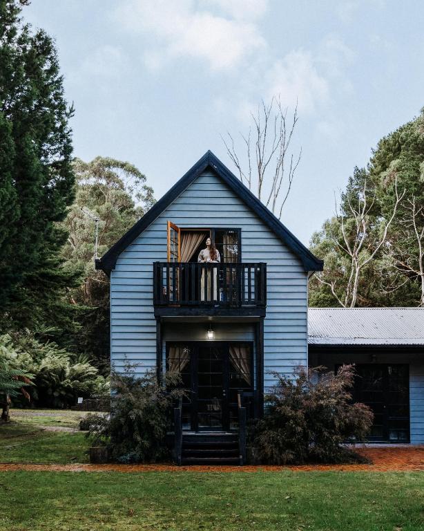 The Quarters, Strahan