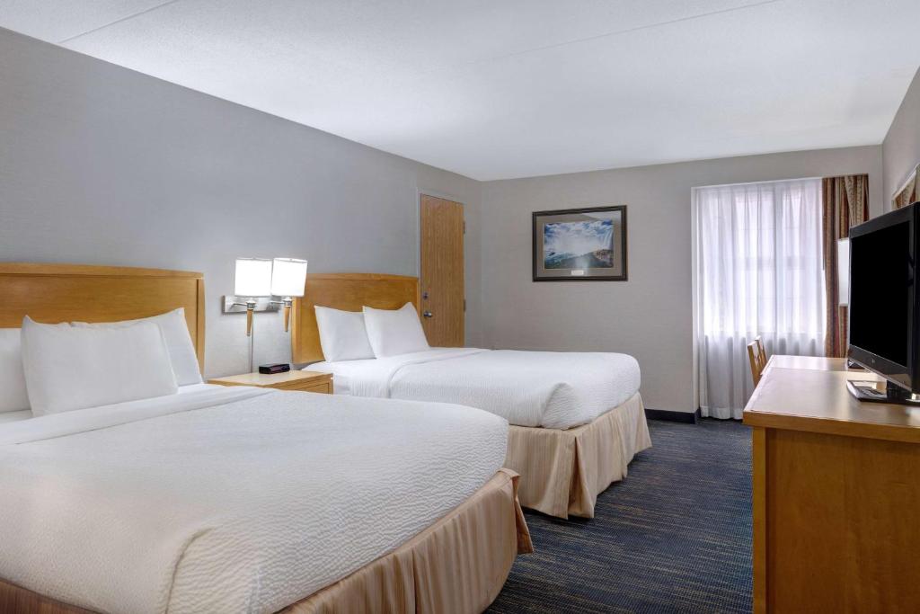 Days Inn by Wyndham Niagara Falls Near The Falls photo