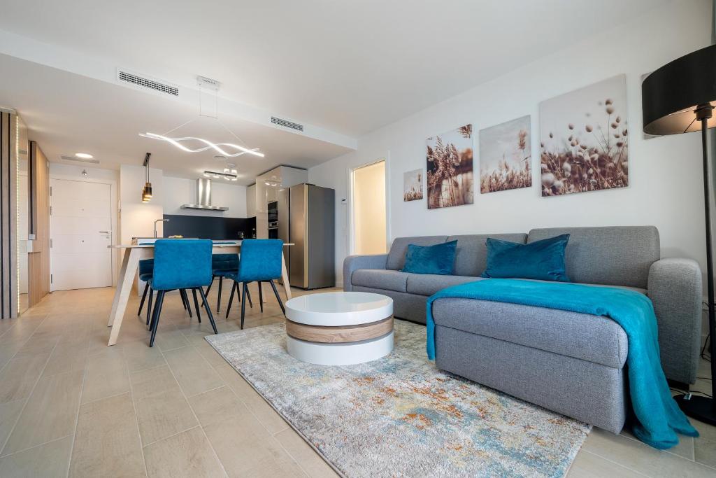 Magical 2BR Condo in the Heart of Cambrils - 4