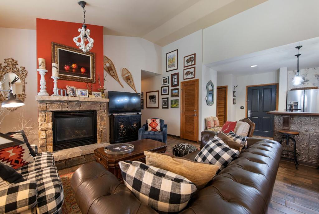 Top Floor Condo with Views of Ski Slopes and Gondola in Zephyr Mountain Lodge condo, Winter Park