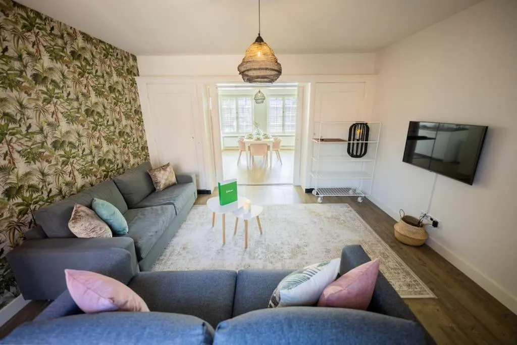 Elegant 2 Bedroom Apartment 75m2 - SD23G, hotel in Eindhoven