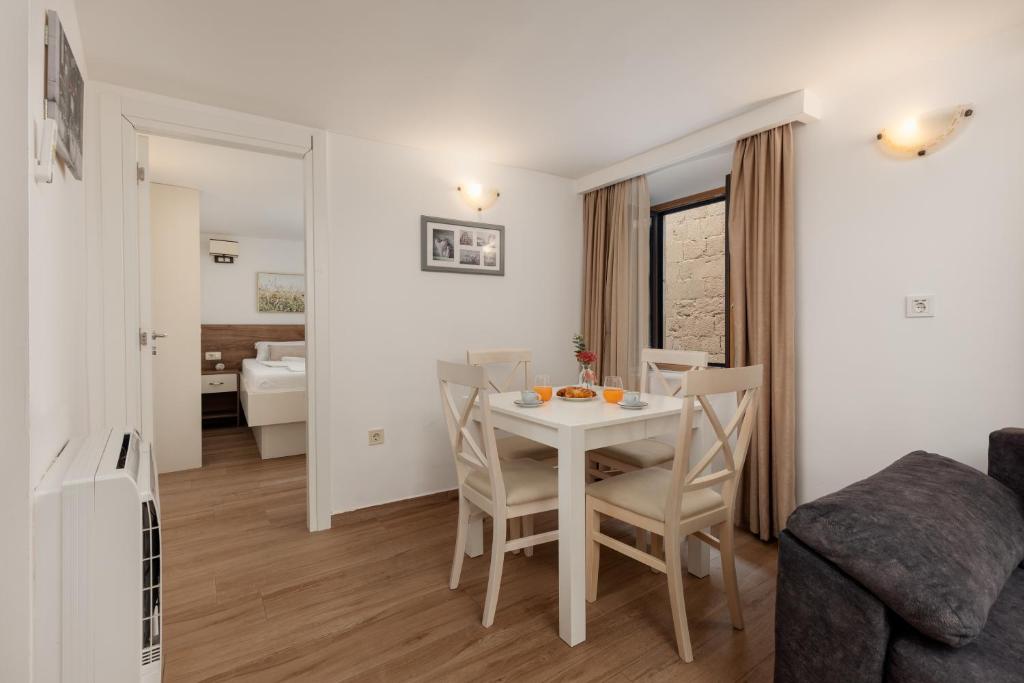 Apartment Amigo Old Town Kotor - 2