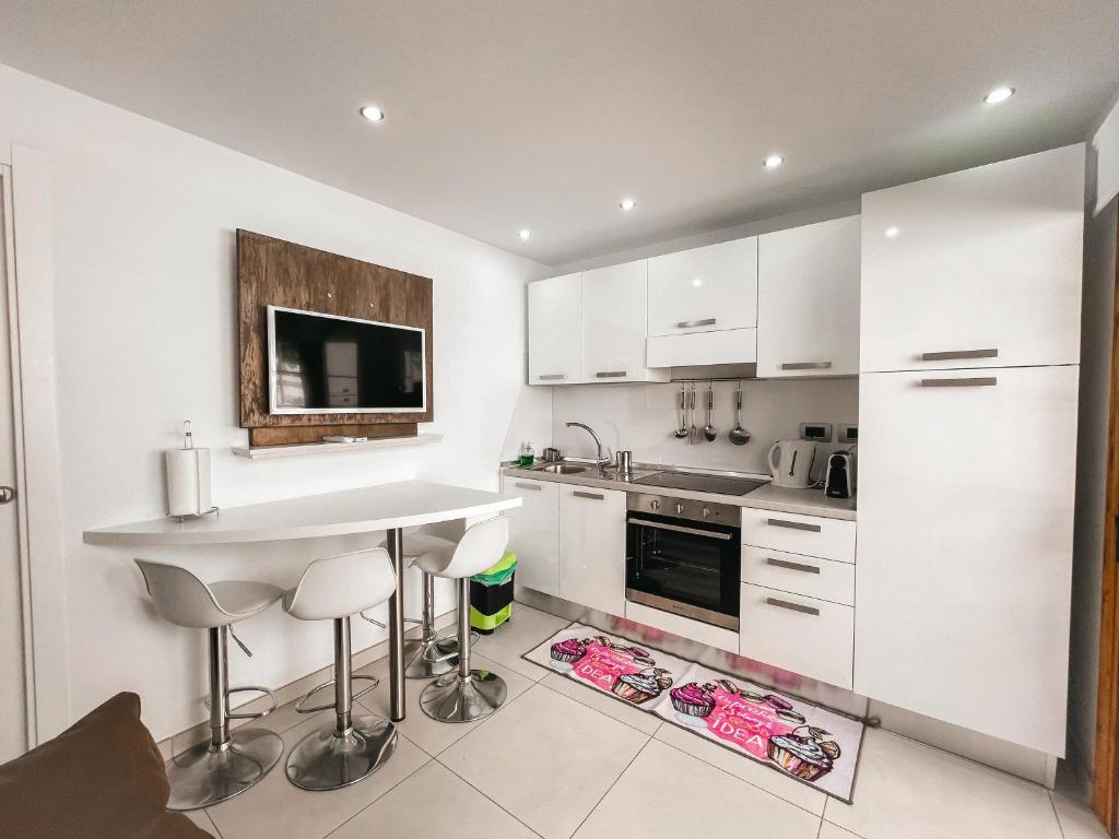 Exclusive Francy's apartment in Garden City, Sant'Eugenio - 3