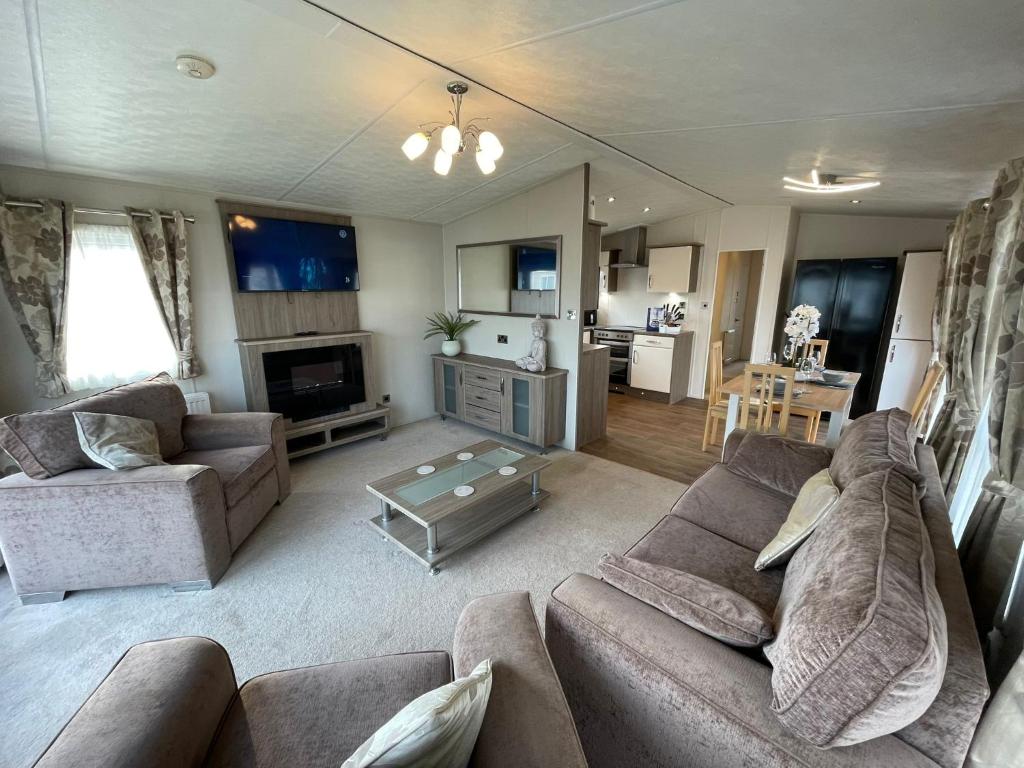 Golden Palm Resort - The Cambridge Deluxe - Coastal Caravan Breaks, Chapel Saint Leonards