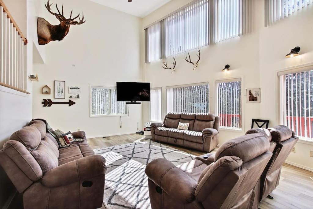 Cascade Cabin Mountain Getaway with Private Beach, Cascade