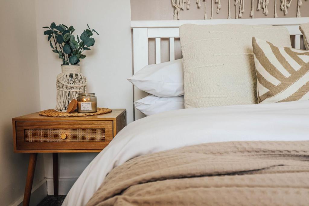 Principality View Apartment Two, by Solace Stays, Cardiff