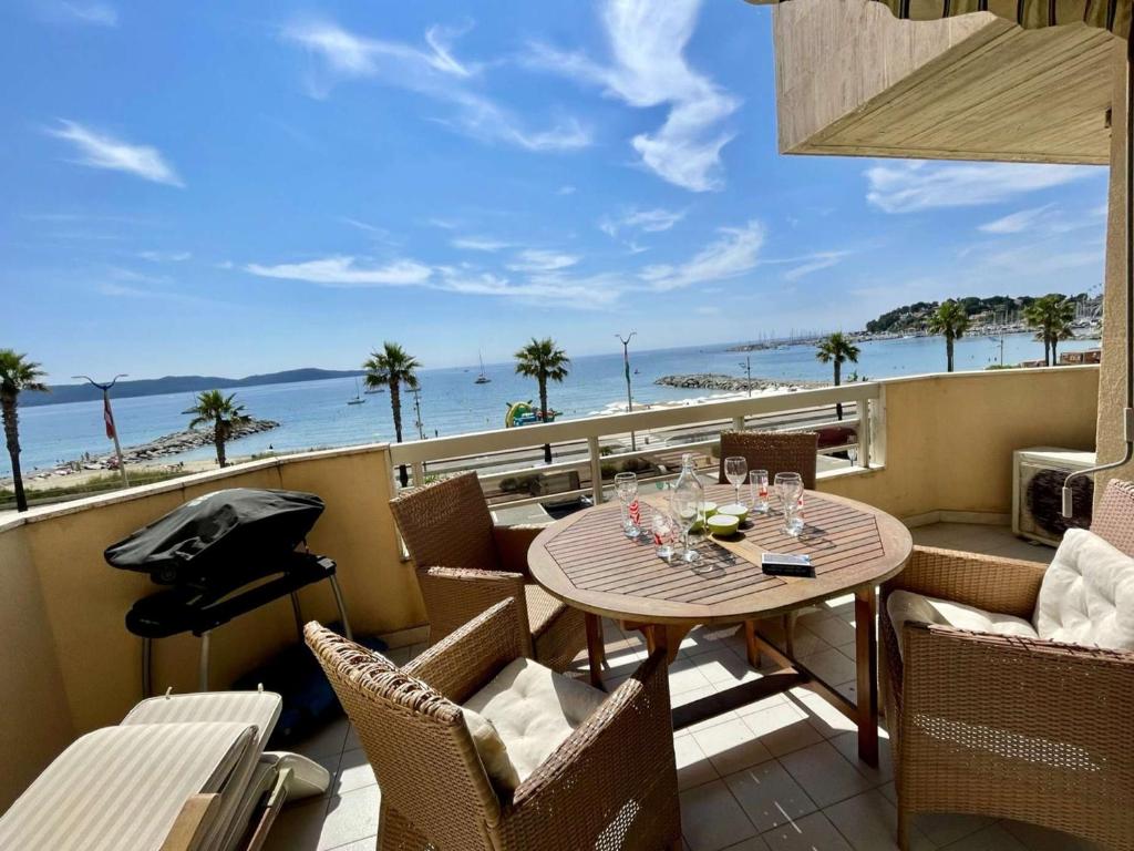 Superbe Apt 2P Front de Mer pour 4 pers avec Terrasse - Cavalaire-sur-Mer - FR-1-226B-162, Cavalaire-sur-Mer