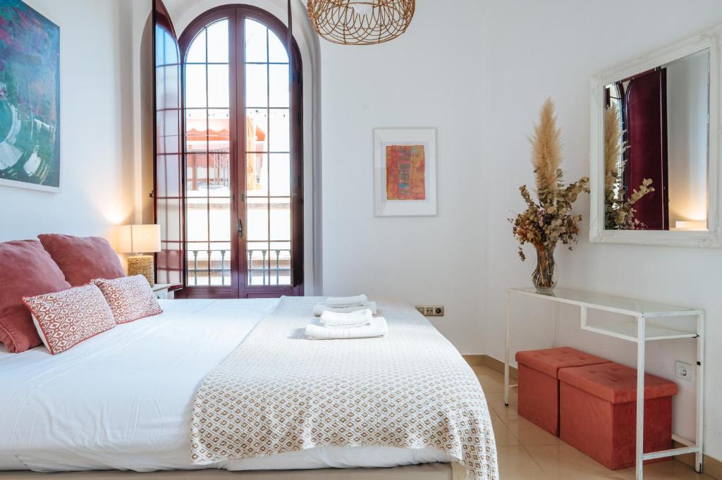 HomeySeville-Amazing Penthouse Giralda Views 8 pax, Parking Optional - 2