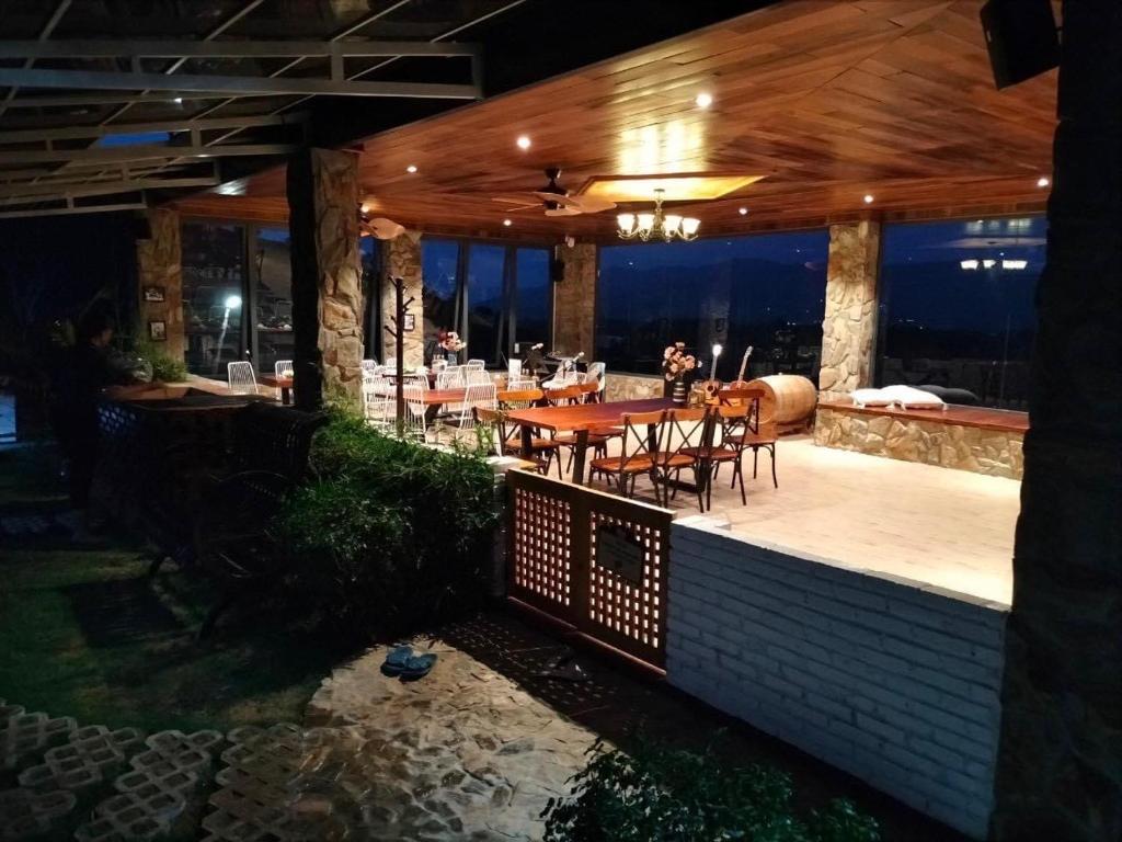 GIĂNG’S HOUSE FARM & GLAMPING