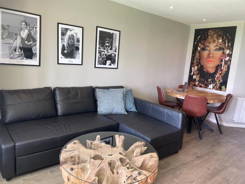 Beachfront Sea View Apartment Cannes Boulevard du Midi - 3