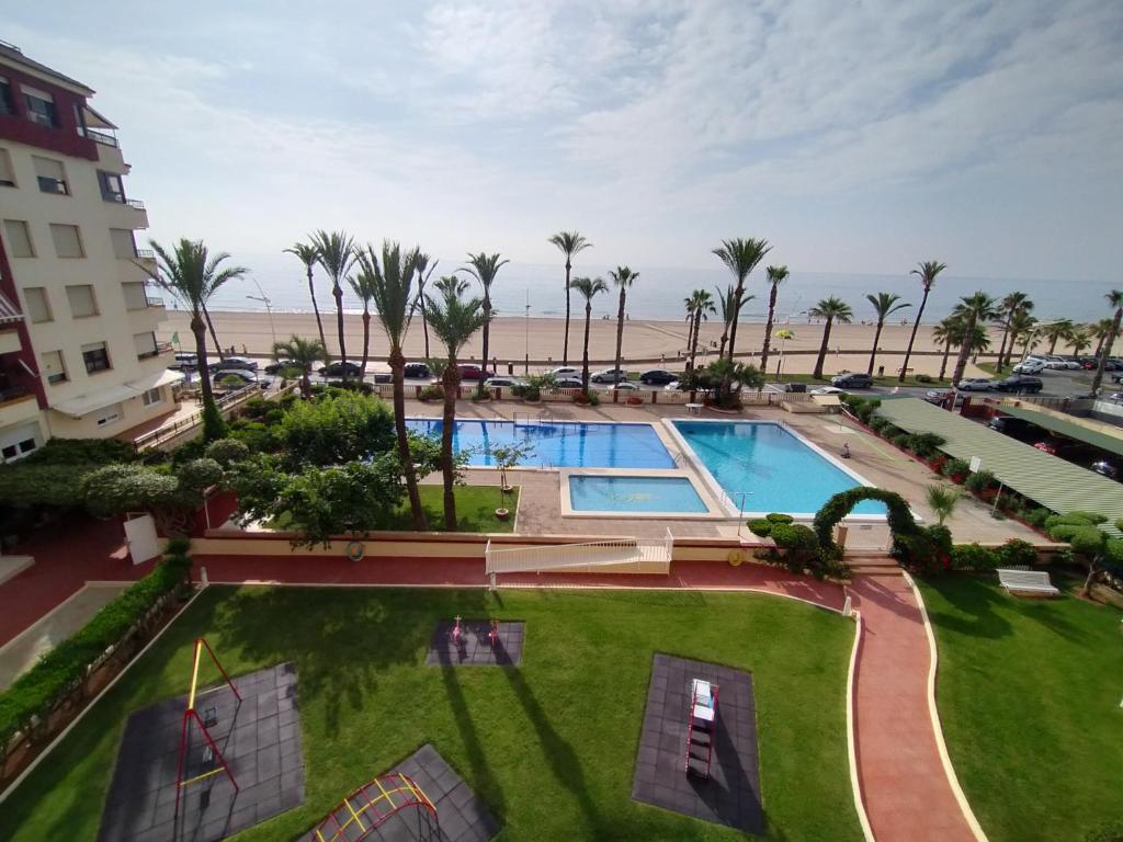 Apartamento en 1ª línea con piscina. Edificio Albatros II - 2