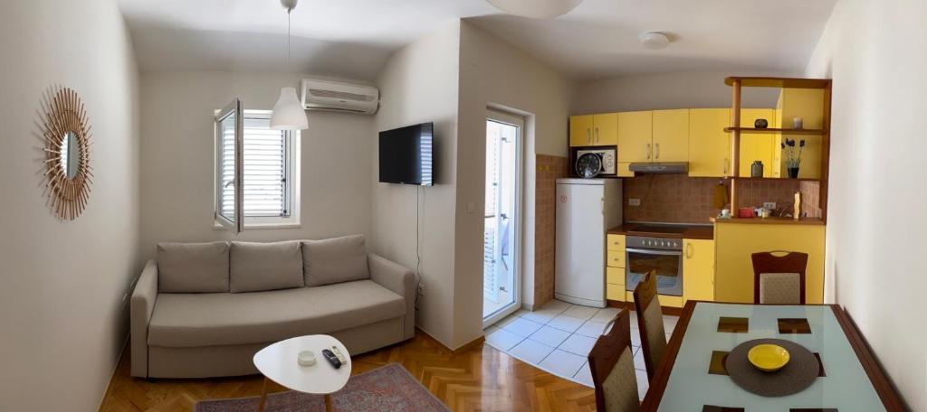 First line Apartment Petrovac - 2
