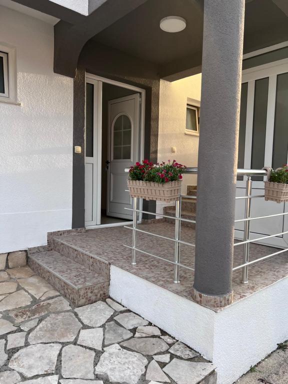 ApartsDobraVoda, Dobra Voda