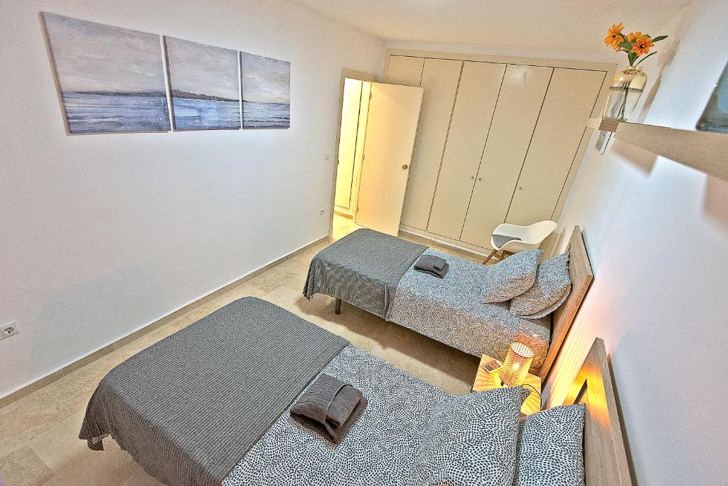 On Beach Deluxe Apartment with Pools and own Garden - 5