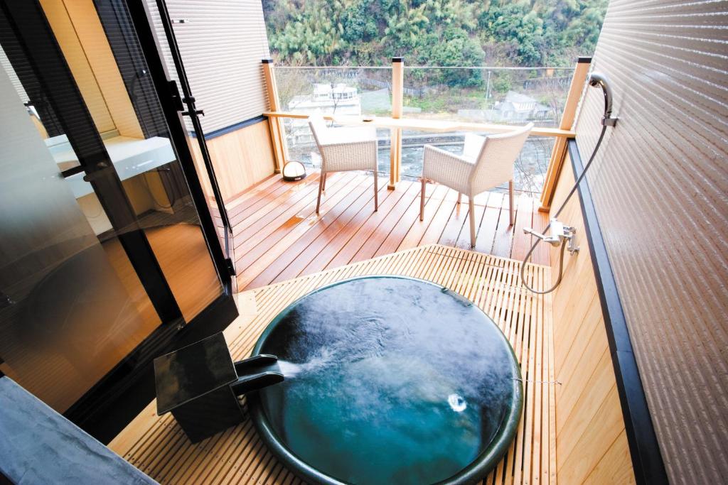 Hot spring bath, Ryokan Ukiha Bekkan Shinshiyo in Hita