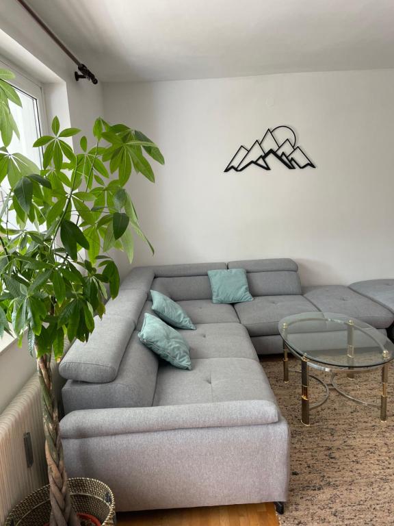 Spacious 3bd top floor flat close to lake (103m²) - 3