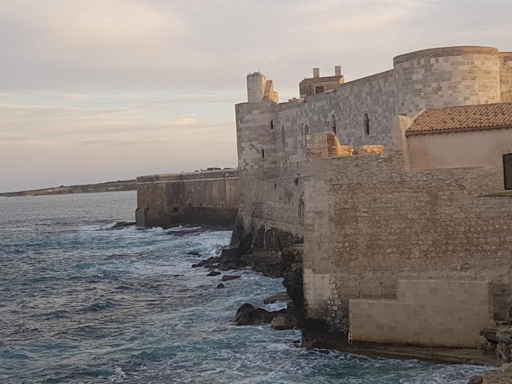 Alle Porte del Castello Maniace - 1