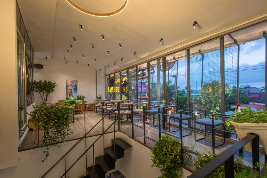 Restaurant, Tasme Hotel in Dalat