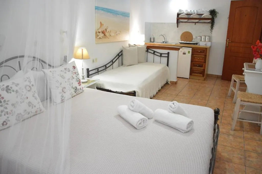 Stefanos Katsaros Studios, hotel di Skala