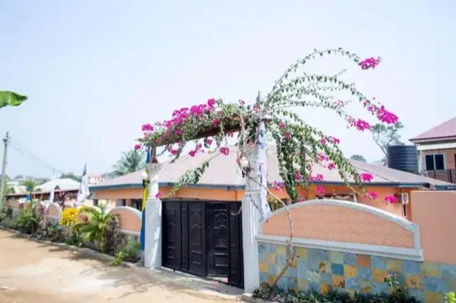 Nana Adu Guest House, hotel in Koforidua