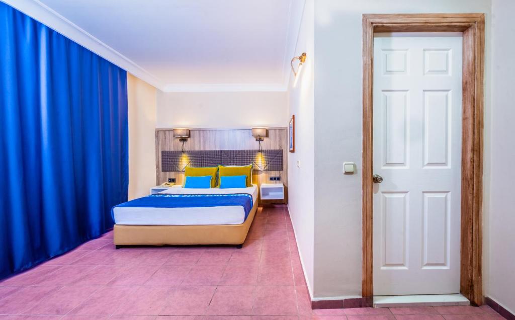 Club Big Blue Suit Hotel - All Inclusive Plus — Hotel rooms in Alanya