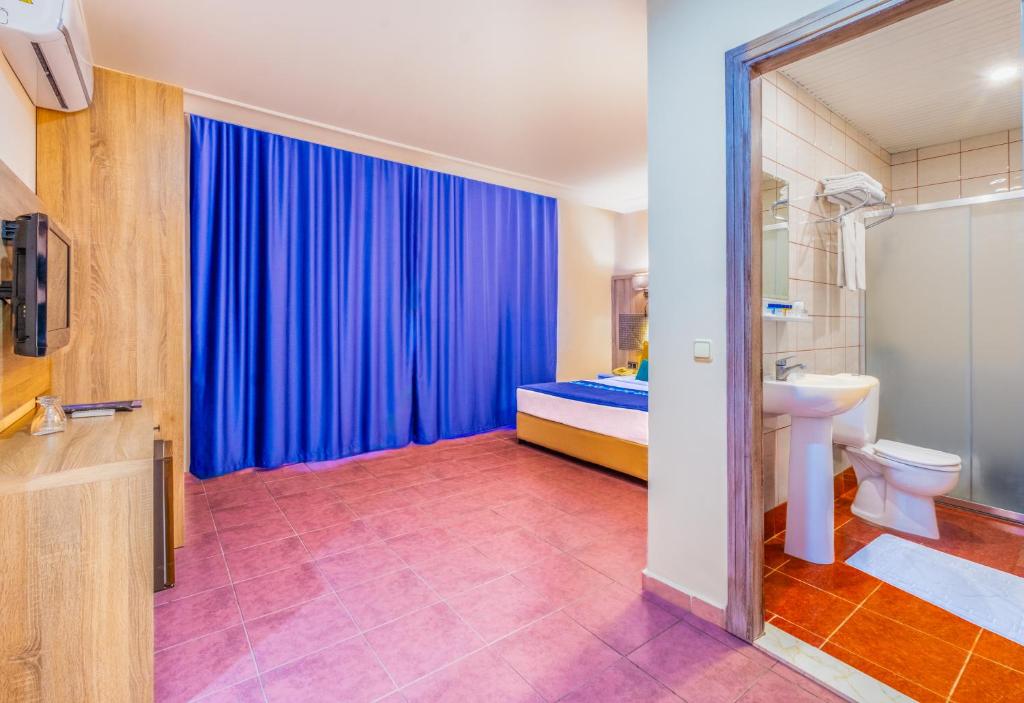 Club Big Blue Suit Hotel - All Inclusive Plus — Hotel rooms in Alanya