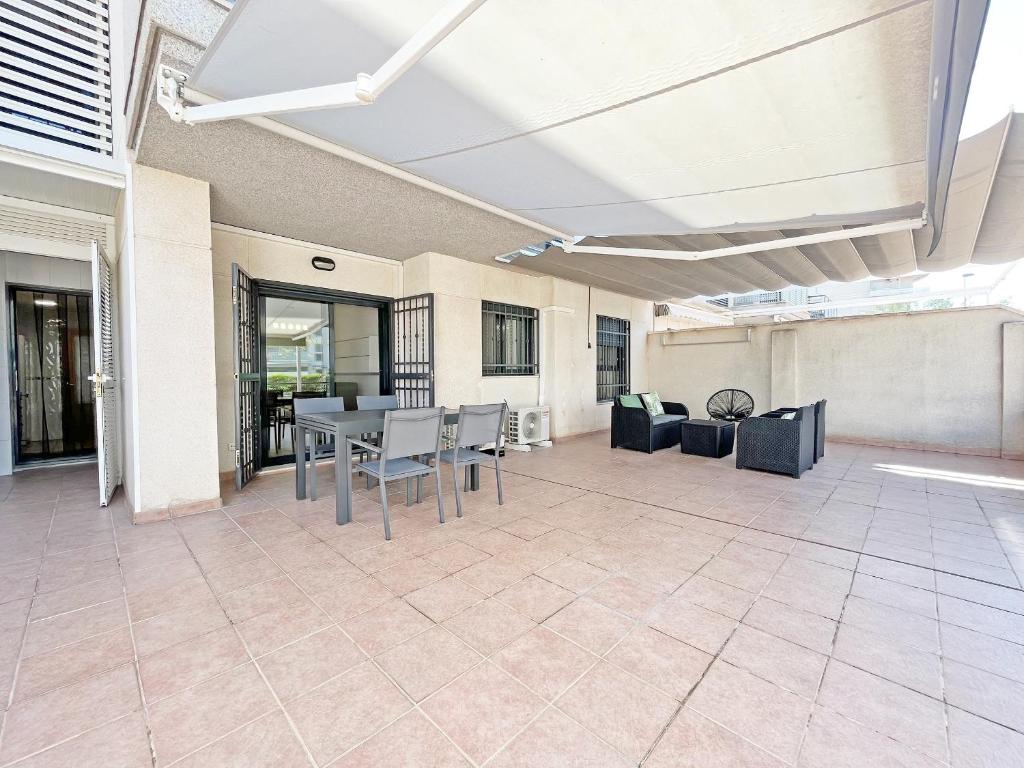 Global Vacacional, Apartamento con gran terraza en Canet - 2