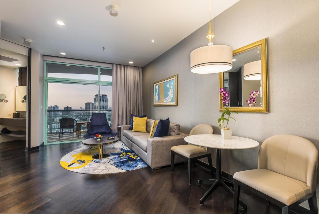 Chatrium Hotel Riverside Bangkok Two Bedroom Club Suite River View - Bed