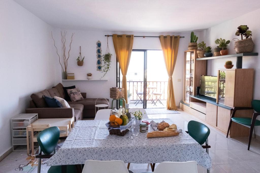 Charming Apartment with Balcony - Heart of Los Cristianos - 2