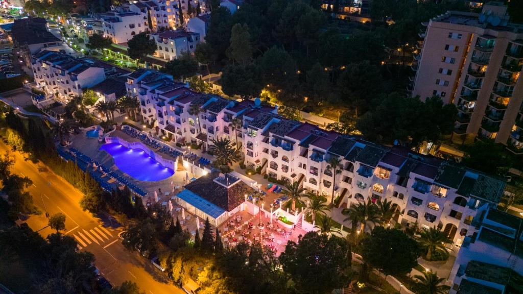 Aparthotel Holiday Center — Hotel building in Santa Ponca, Balearic Islands