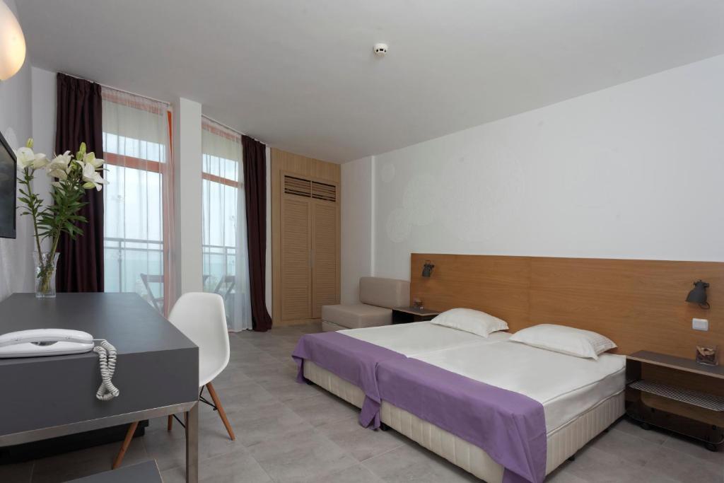 Hotel Sunrise Golden Sands photo