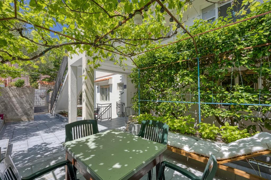 Enolabee Harbour View Apartment - Happy Rentals, Mali Lošinj